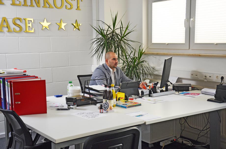 Inhaber: Herr Volkan Gökçe, im Büro